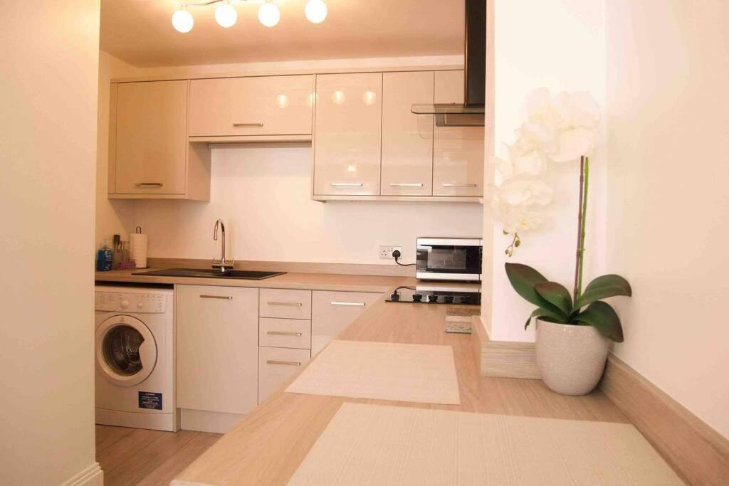 York City Centre, Recently Renovated 2 Bedroom Flat المظهر الخارجي الصورة